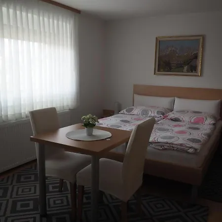 Rooms-apartments Stojanovic 3*