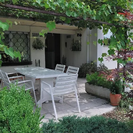 Rooms-apartments Stojanovic 3*