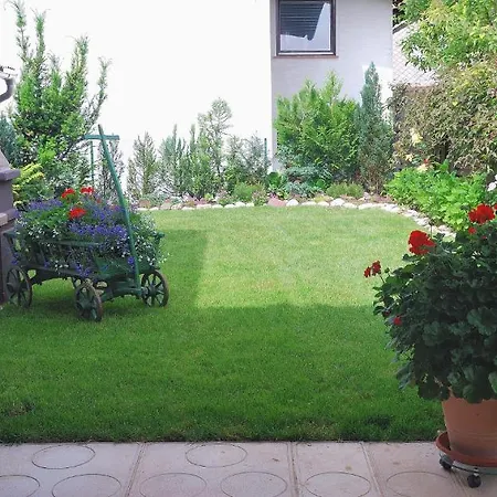 Rooms-apartments Stojanovic Guest house 3*
