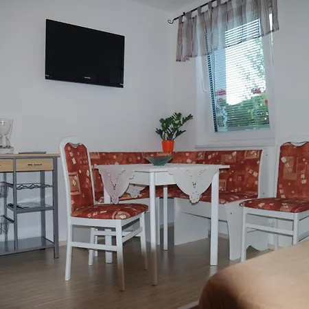 Guest house Rooms-apartments Stojanovic