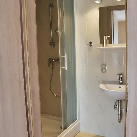 Rooms-apartments Stojanovic Guest house 3*