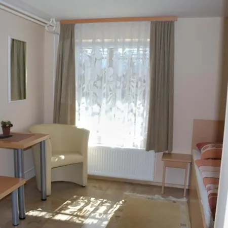 Rooms-apartments Stojanovic 3*