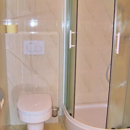Rooms-apartments Stojanovic 3*