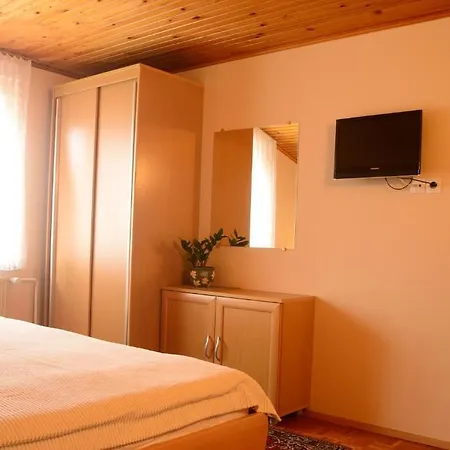Guest house Rooms-apartments Stojanovic
