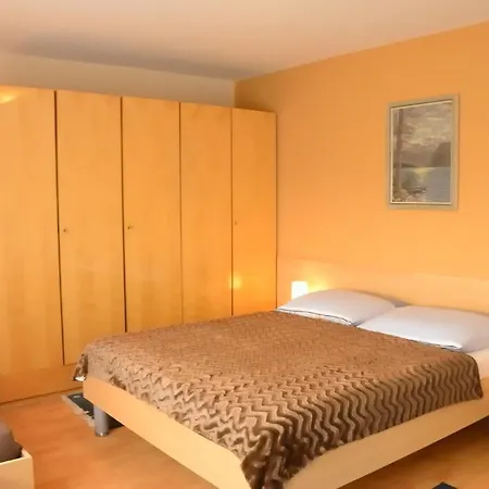 Rooms-apartments Stojanovic 3*