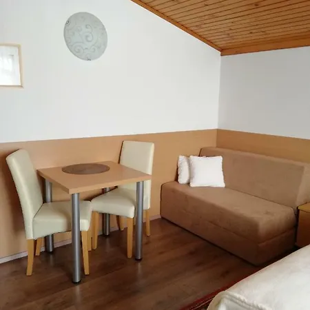 Rooms-apartments Stojanovic 3*