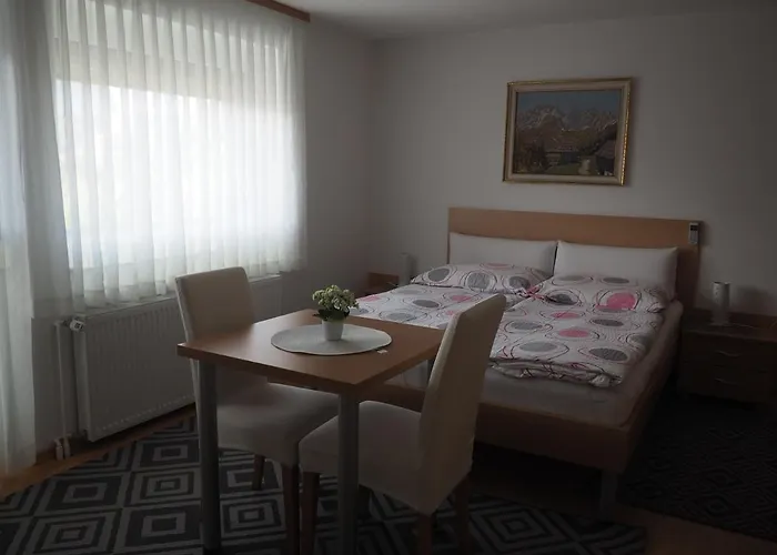 Rooms-apartments Stojanovic 3*