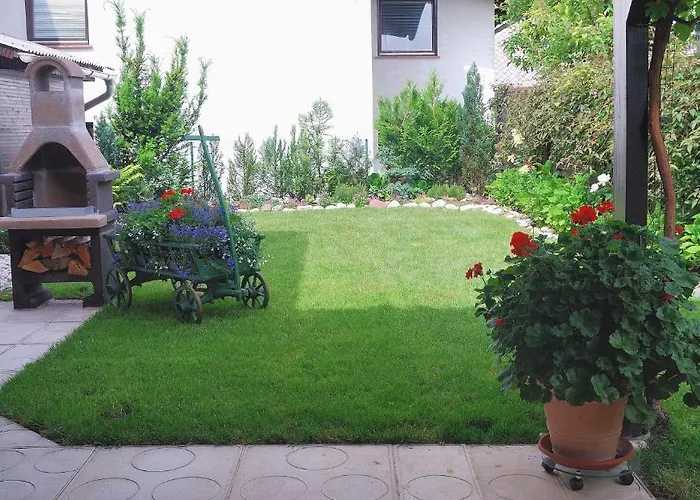 Rooms-apartments Stojanovic Konukevi 3*