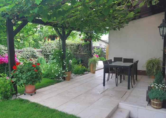 Rooms-apartments Stojanovic Guest house 3*