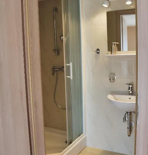 Rooms-apartments Stojanovic Guest house 3*