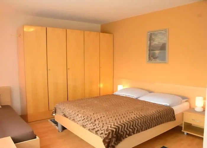 Rooms-apartments Stojanovic 3*