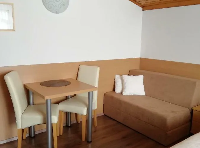 Rooms-apartments Stojanovic 3*